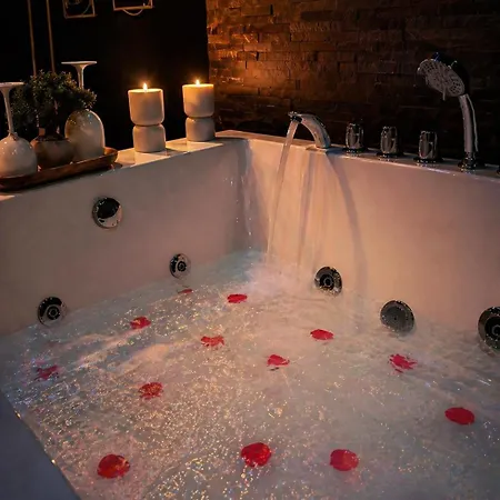 Balneo Double & Sauna Prives - Nuit D'exception Apartament
